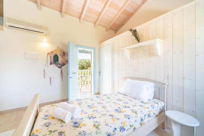 Image No.23-2 Bed Farmhouse for sale