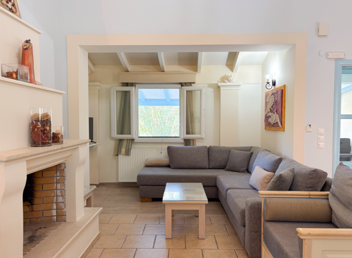 Image No.23-2 Bed Farmhouse for sale