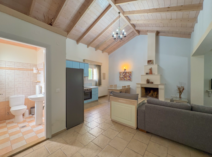 Image No.19-2 Bed Farmhouse for sale