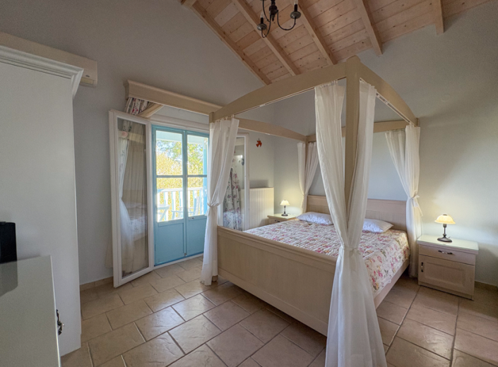 Image No.47-2 Bed Farmhouse for sale