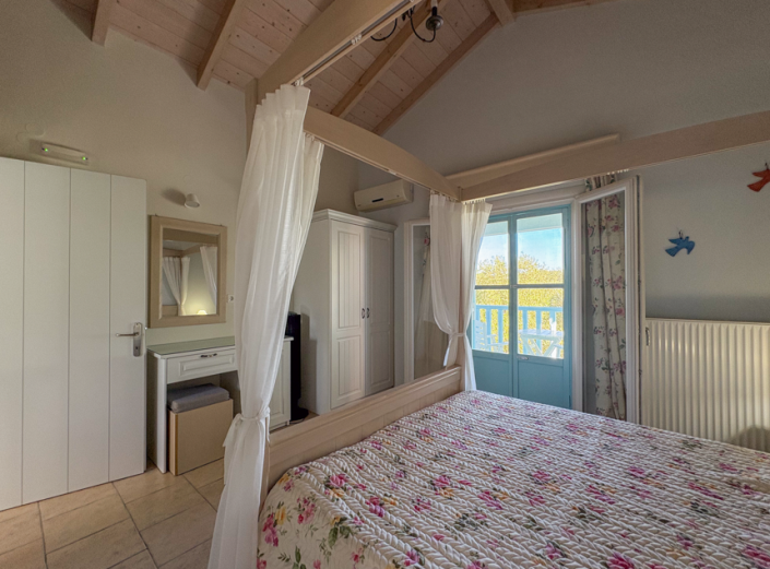 Image No.49-2 Bed Farmhouse for sale