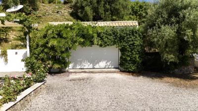 Spacious-Country-Estate-with-Two-Detached-Homes-on-8-000-m--of-Private-Land--3-