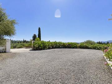 Spacious-Country-Estate-with-Two-Detached-Homes-on-8-000-m--of-Private-Land--23-