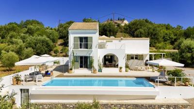 Spacious-Country-Estate-with-Two-Detached-Homes-on-8-000-m--of-Private-Land--31-