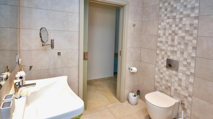 Image No.54-6 Bed Villa for sale