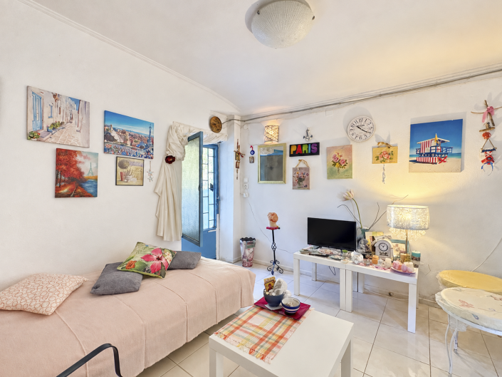 Image No.9-2 Bed House for sale