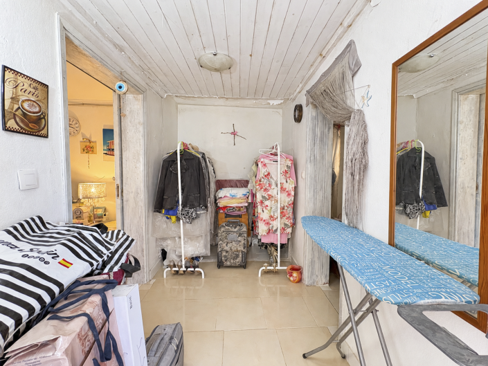 Image No.21-2 Bed House for sale