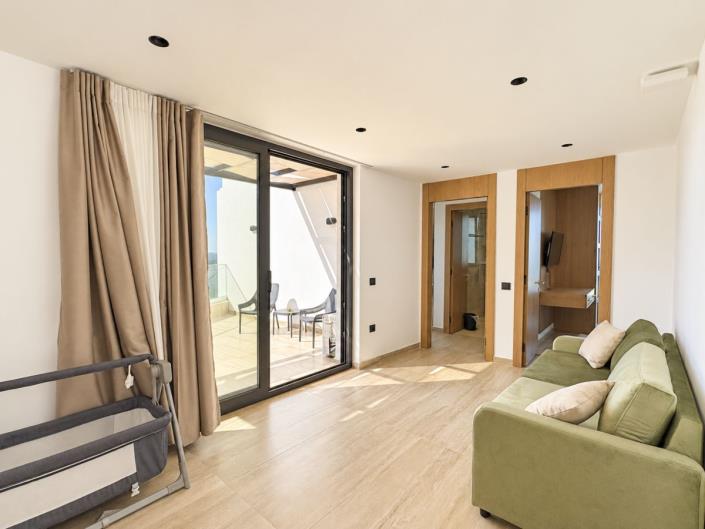Image No.38-4 Bed Villa / Detached for sale