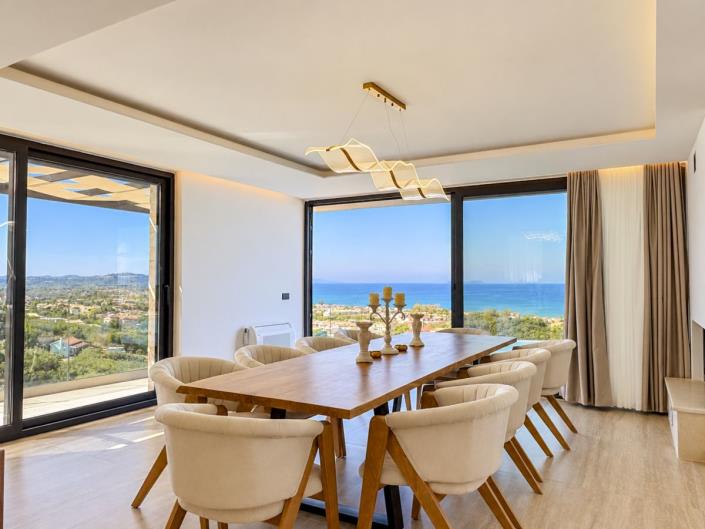 Image No.28-4 Bed Villa / Detached for sale