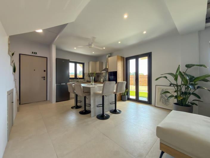 Image No.24-3 Bed Maisonette for sale