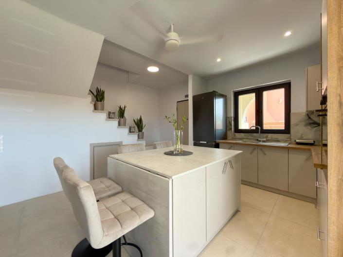 Image No.22-3 Bed Maisonette for sale