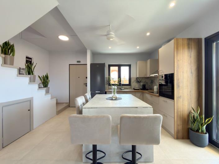 Image No.21-3 Bed Maisonette for sale