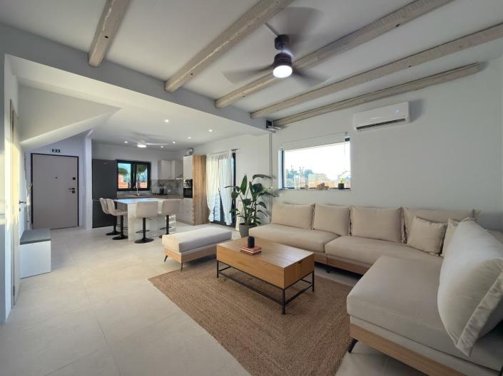 Image No.13-3 Bed Maisonette for sale