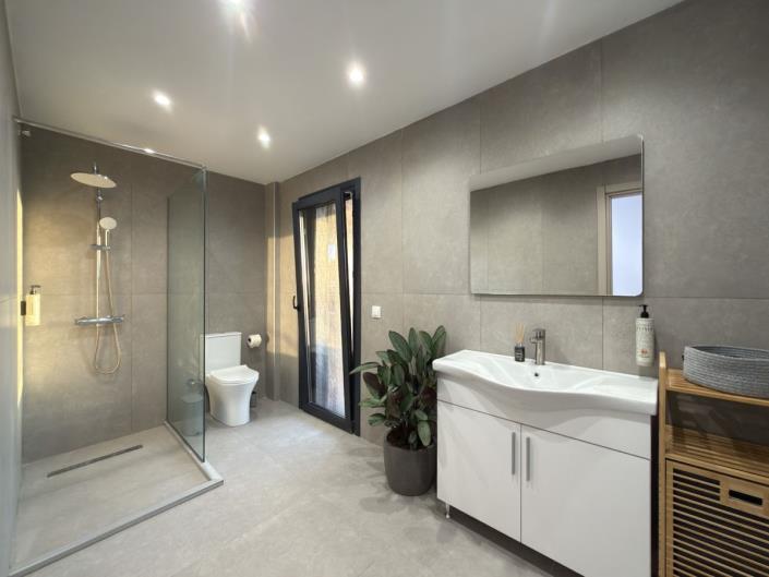 Image No.52-3 Bed Maisonette for sale