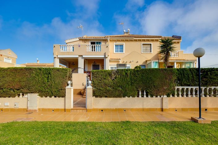 Image No.1-5 Bed Villa for sale