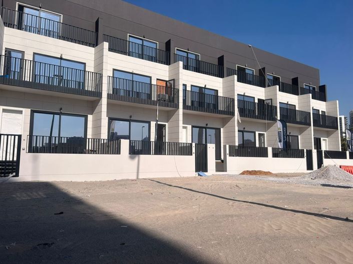 Image No.8-4 Bed Townhouse for sale