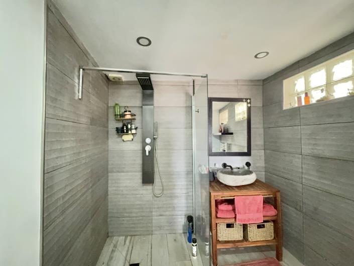 Image No.9-3 Bed Duplex for sale