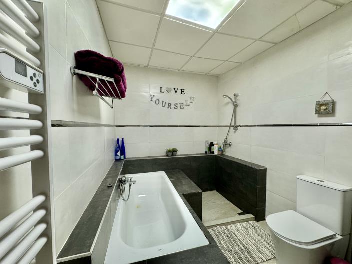 Image No.28-3 Bed Duplex for sale