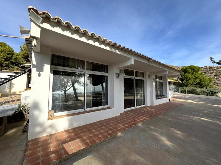 Image No.1-3 Bed Country House for sale