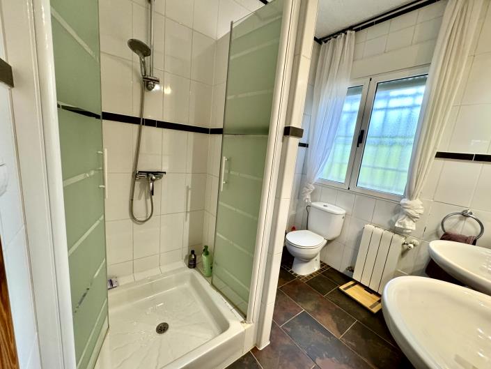 Image No.19-3 Bed Chalet for sale