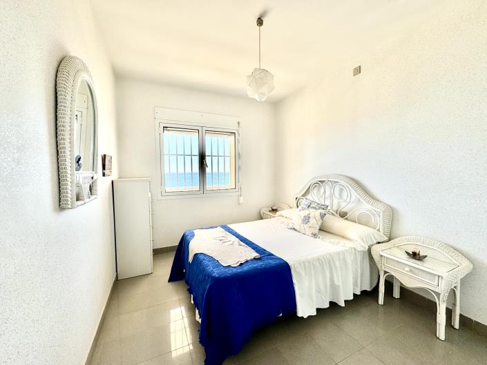 Image No.13-3 Bed House for sale