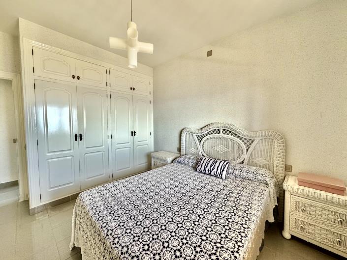 Image No.18-3 Bed House for sale