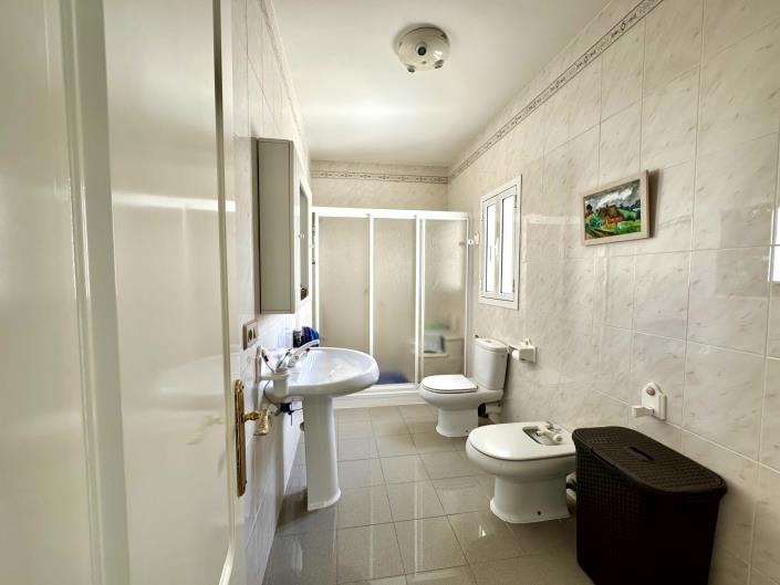 Image No.25-3 Bed House for sale