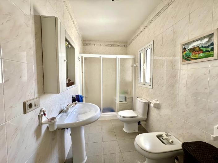 Image No.26-3 Bed House for sale