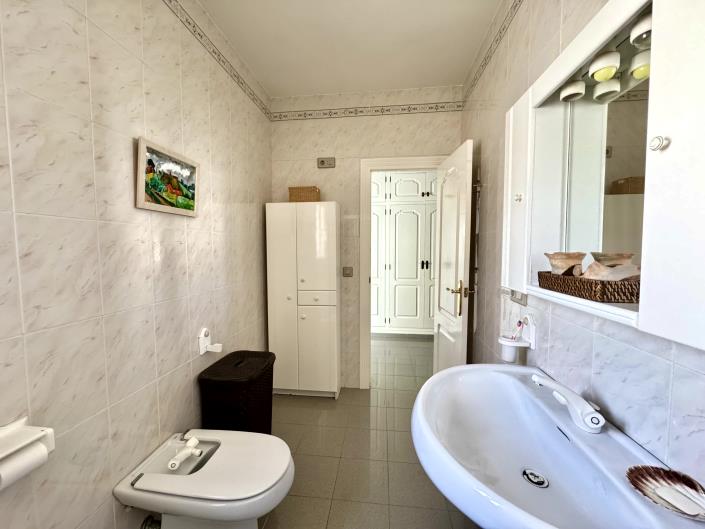 Image No.27-3 Bed House for sale