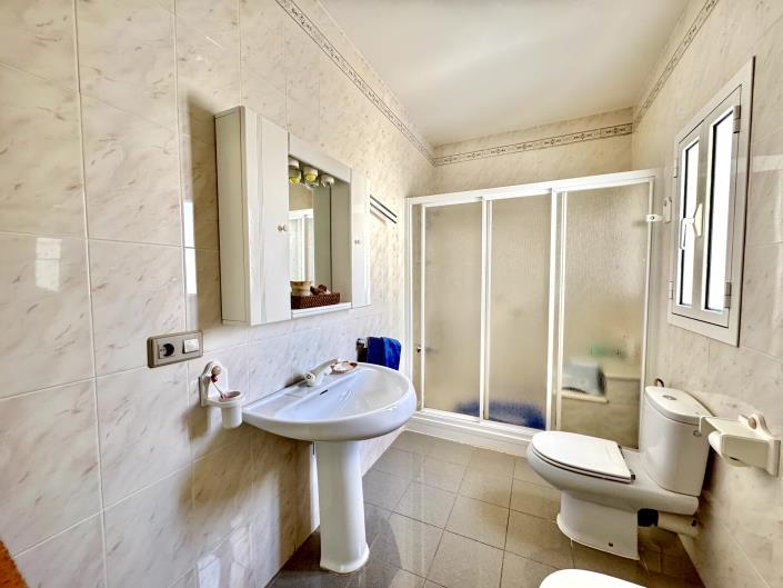 Image No.28-3 Bed House for sale