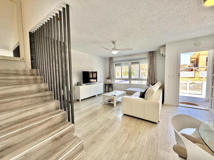 Image No.9-4 Bed Semi-Detached for sale