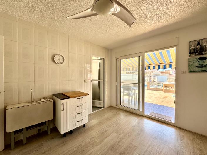 Image No.26-4 Bed Semi-Detached for sale