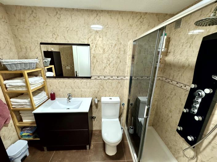 Image No.38-4 Bed Semi-Detached for sale