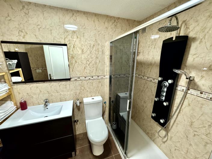 Image No.39-4 Bed Semi-Detached for sale