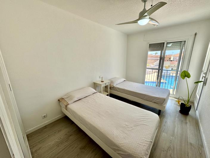 Image No.44-4 Bed Semi-Detached for sale