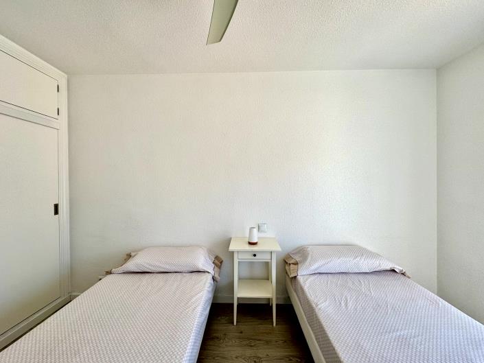 Image No.45-4 Bed Semi-Detached for sale