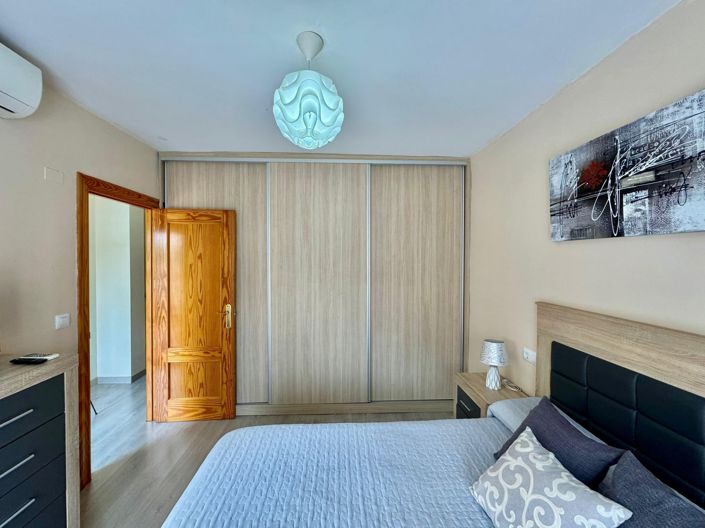 Image No.14-4 Bed Townhouse for sale
