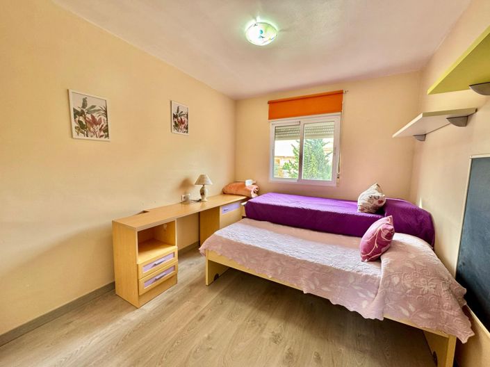 Image No.17-4 Bed Townhouse for sale