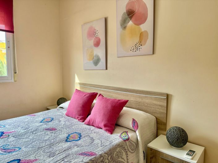 Image No.19-4 Bed Townhouse for sale