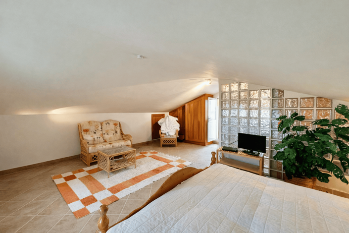 Image No.14-3 Bed Country House for sale