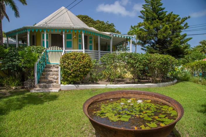 Image No.6-9 Bed Property for sale