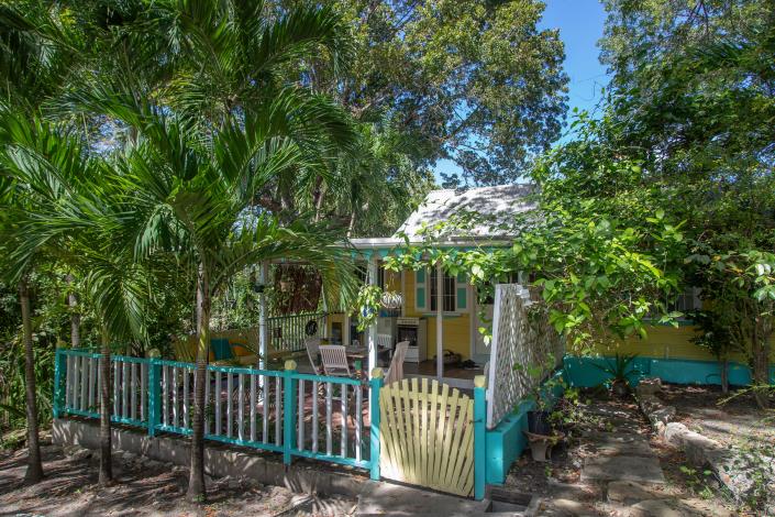 Image No.10-9 Bed Property for sale