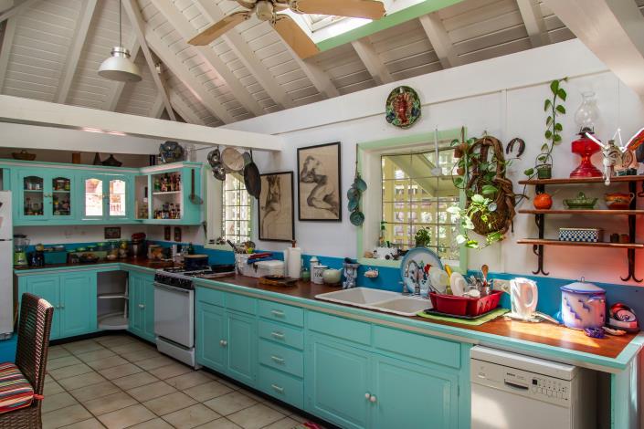 Image No.25-9 Bed Property for sale