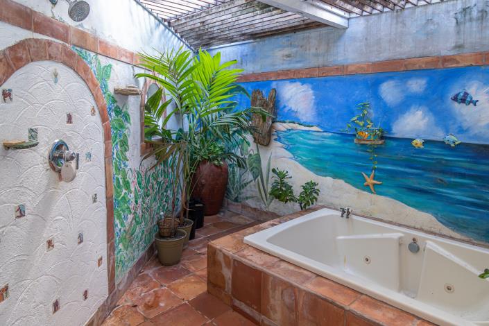 Image No.51-9 Bed Property for sale