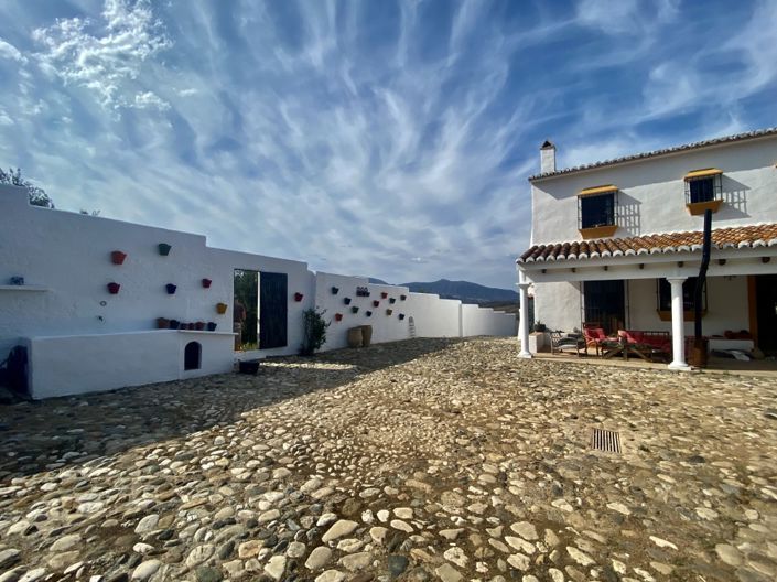 Image No.2-4 Bed Cortijo for sale