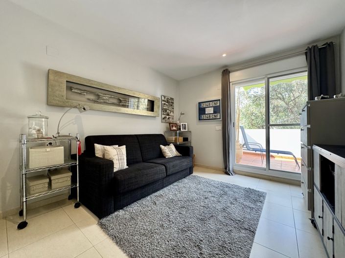 Image No.14-2 Bed Property for sale