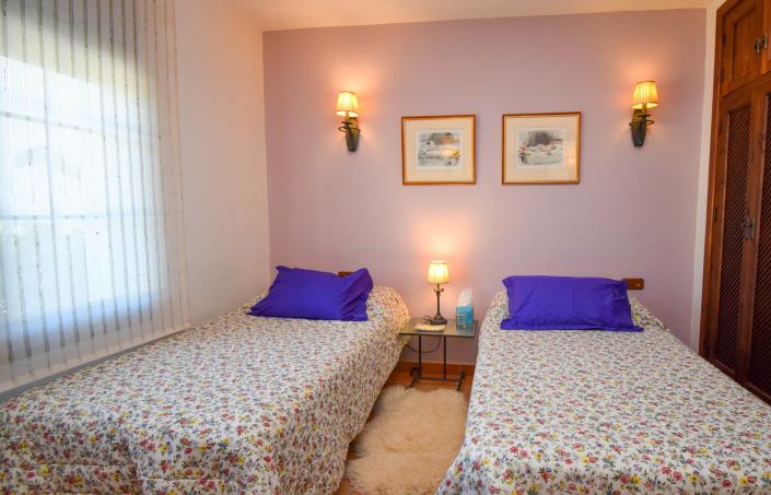 Image No.25-5 Bed Property for sale