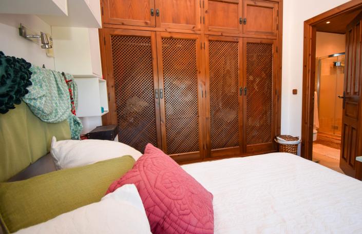 Image No.32-5 Bed Property for sale