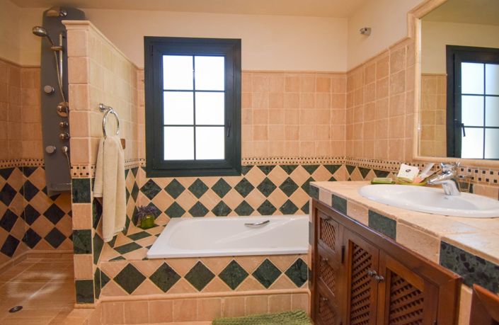 Image No.19-5 Bed Property for sale