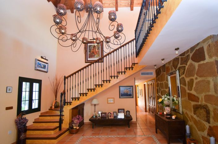 Image No.5-5 Bed Property for sale